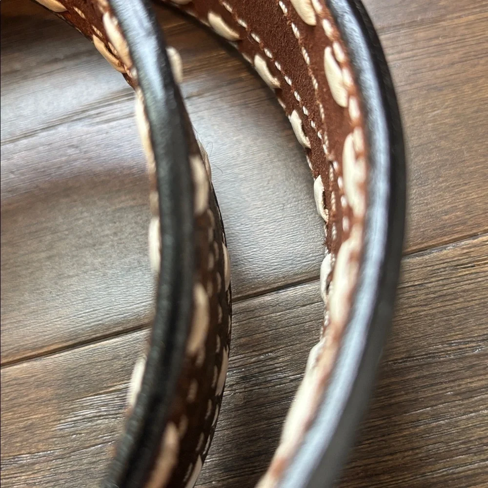 3D Belt Company Genuine Leather, white buck stitched embossed silvertone buckle
